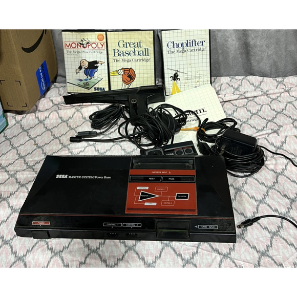 SEGA Master System Power Base w/ 1 Controllers & Light Phaser 3010 Series model